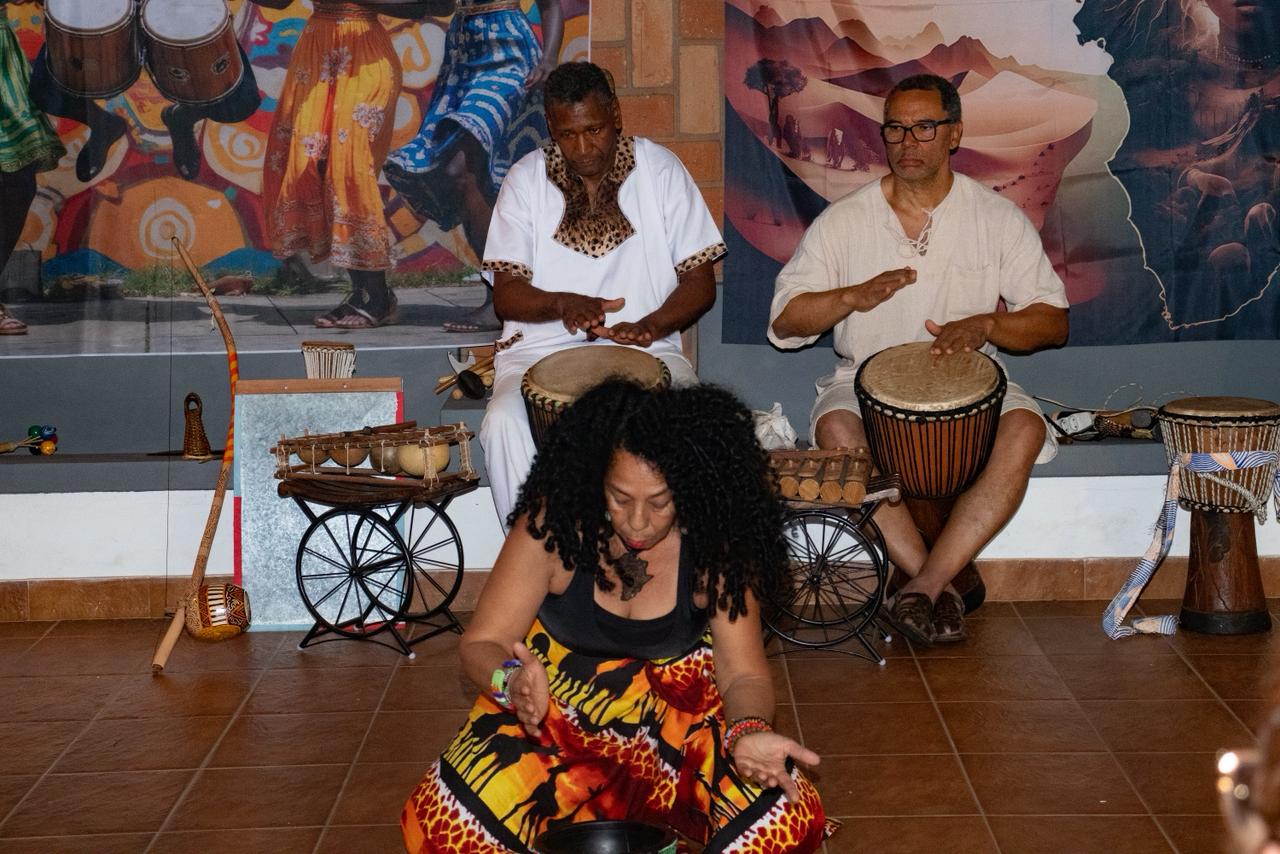 A apresentação reafirma o compromisso com a democratização do acesso à cultura, a formação continuada e o fortalecimento das expressões artísticas negras