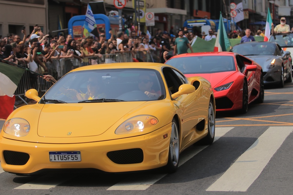 Carros italianos: primeira vez na Parada de Natal