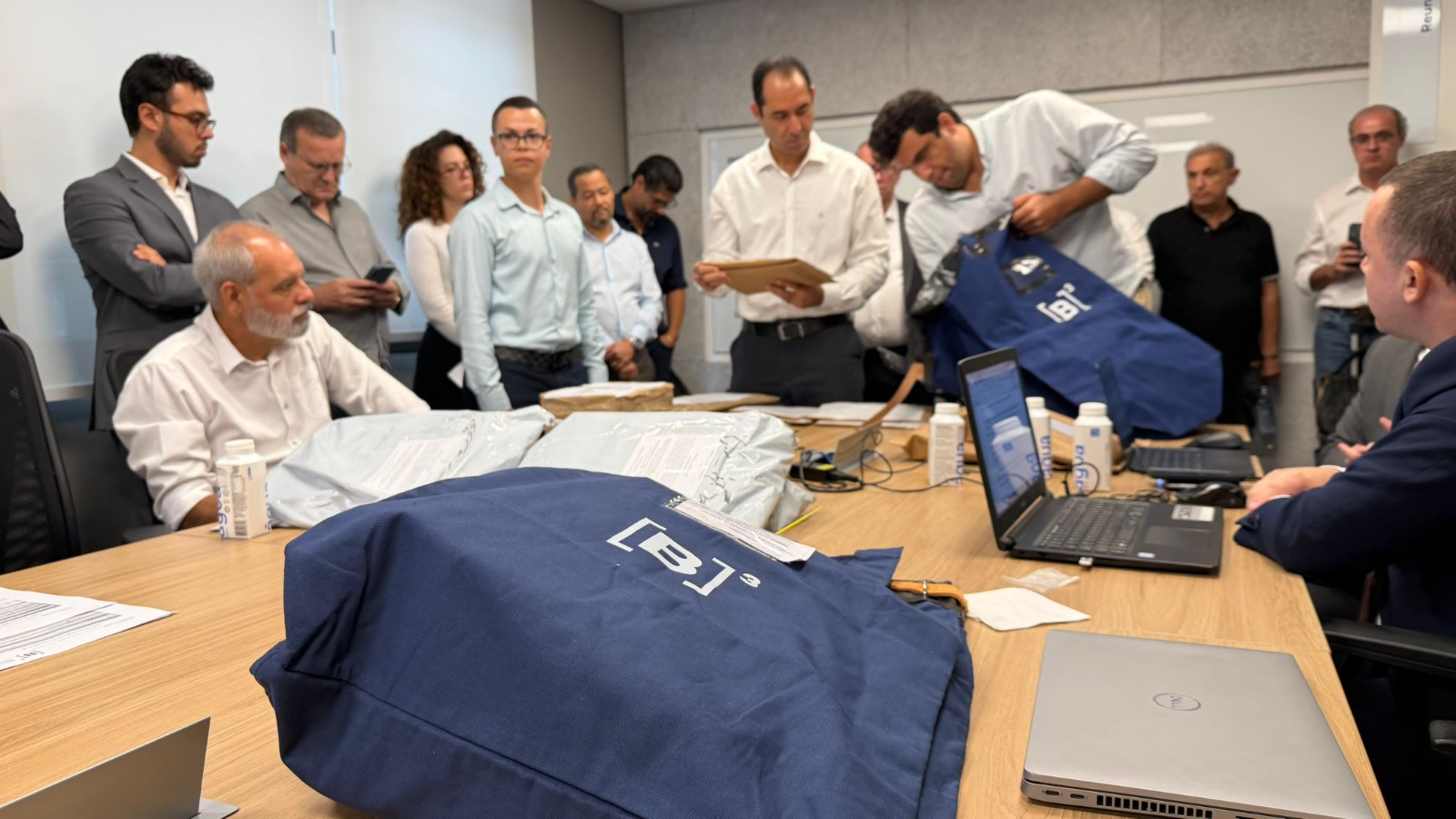 Envelopes com propostas foram entregues na quarta, 25