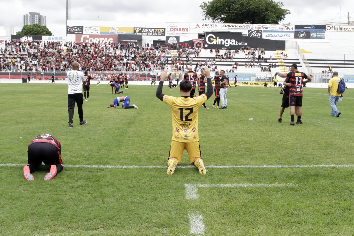 As partidas são emocionantes e muito disputadas. Na foto, final do campeonato de futebol amador série A, no final de 2025