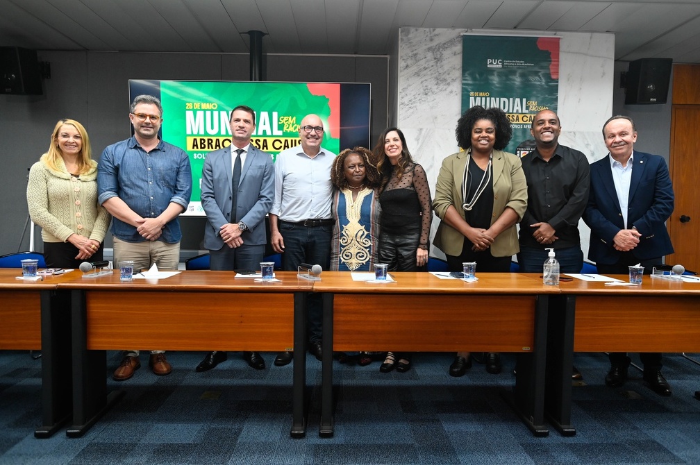 Vários setores da sociedade, presentes ao encontro em Campinas, se uniram para fazer da Copa do Mundo uma vitrine para o movimento antirracista