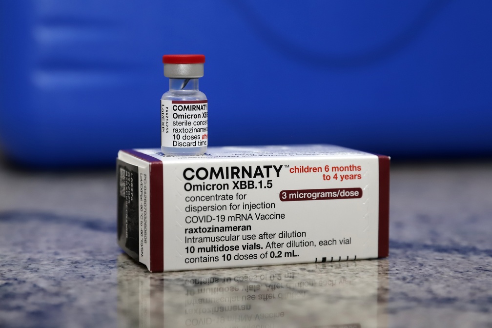 Dose de vacina contra covid-19 para crianças de 6 meses a 4 anos