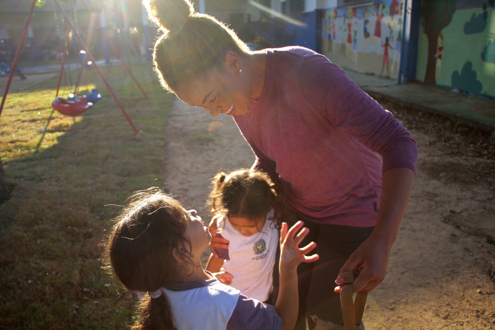 Aretha Duarte durante visita ao CEI Lidia Beancardini Maselli nesta quinta, 2