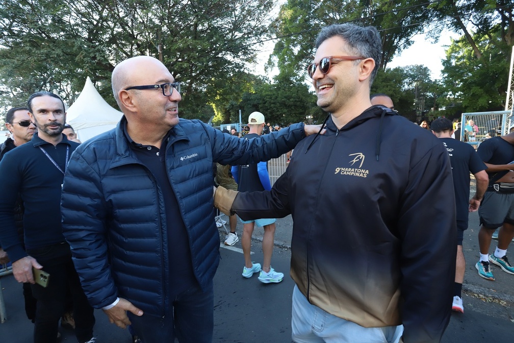 O prefeito Dário Saadi e o secretário de Esportes, Fernando Vanin, acompanharam a maratona