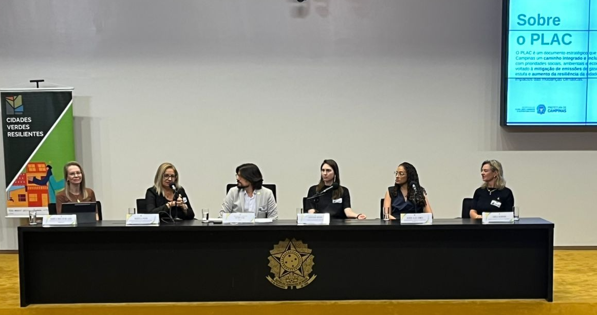 Marcela Pupin fala em evento que apoia os municípios na integração do calor extremo ao planejamento urbano e climático local 