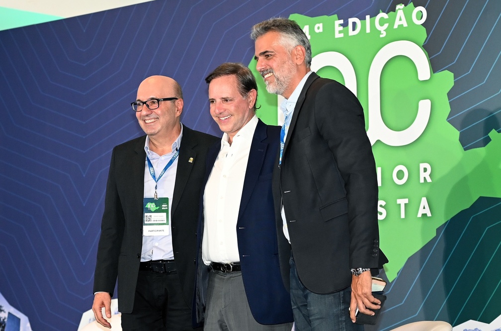Dário Saadi, Luiz França, presidente da Abrainc, e Gustavo Reis