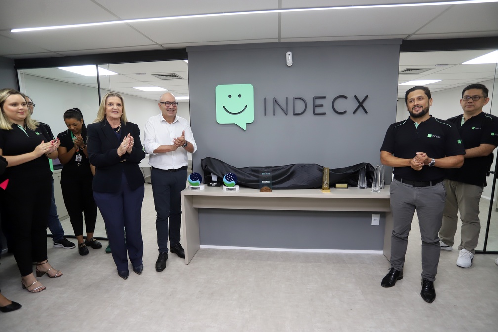 Prefeito Dário Saadi e a secretária Adriana Flosi acompanharam a inauguração da nova sede: incentivo para o Centro