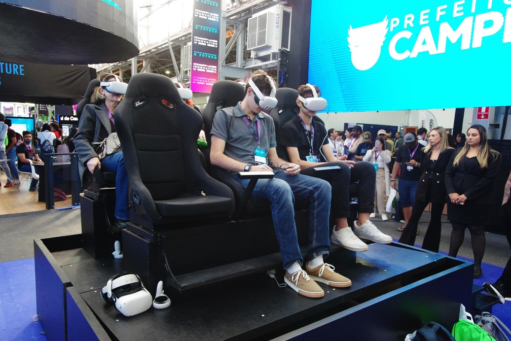 Por definição, um Summit é um encontro de alto nível que reúne líderes, especialistas e profissionais de destaque em um determinado setor, neste caso, no setor de tecnologia e inovação