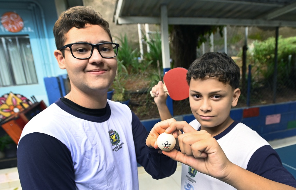 Nas escolas, os alunos se dedicam com intensidade nas diversas modalidades esportivas oferecidas pelo JEM, como tênis de mesa, xadrez, futebol e atletismo