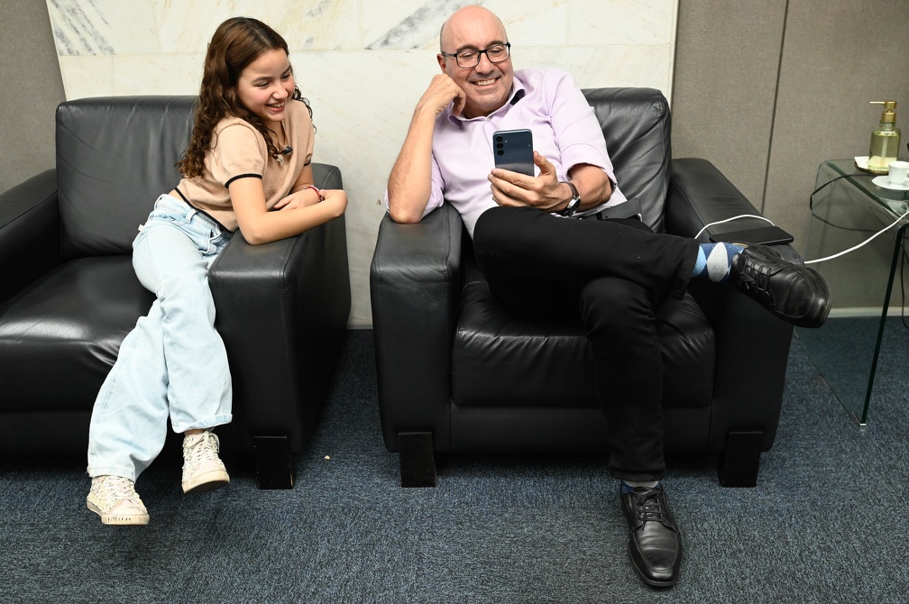 Desinibição e informalidade marcaram a visita de Ysabela ao prefeito