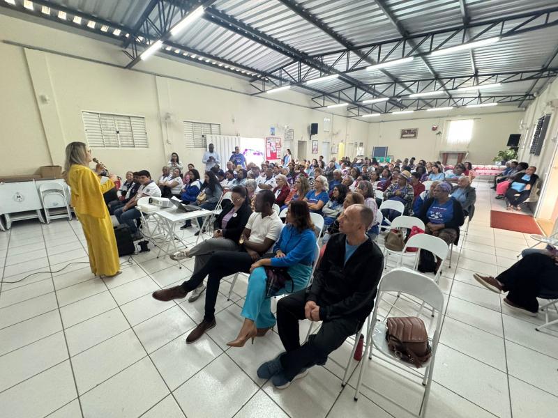 Palestra no Parque Itajaí abriu a programação do Junho Violeta 2025