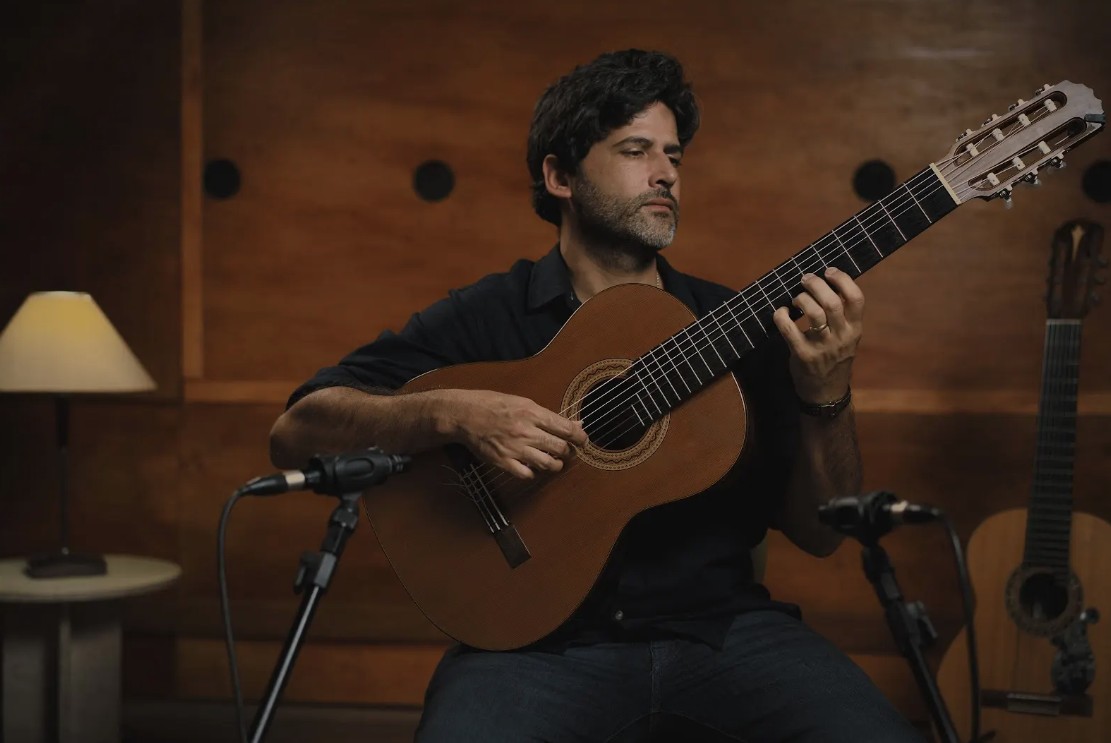 Guilherme Lamas transita entre a música popular e a formação erudita 