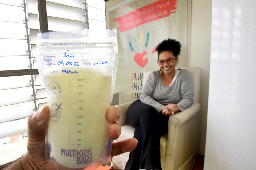 As creches municipais de Campinas contam com poltronas de amamentação para que as mães alimentem seus bebês, ou entreguem o leite materno para ser oferecido durante o período escolar