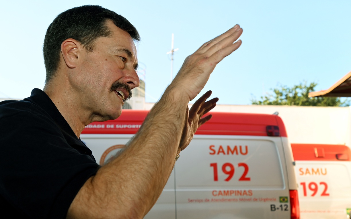 Renato Ferrari Letrinta, atual supervisor do Samu Campinas, está no Serviço desde a época em que o cuidado de emergência era, basicamente, transportar o paciente para um hospital, e acompanhou toda a evolução que fez do Samu campineiro uma referência