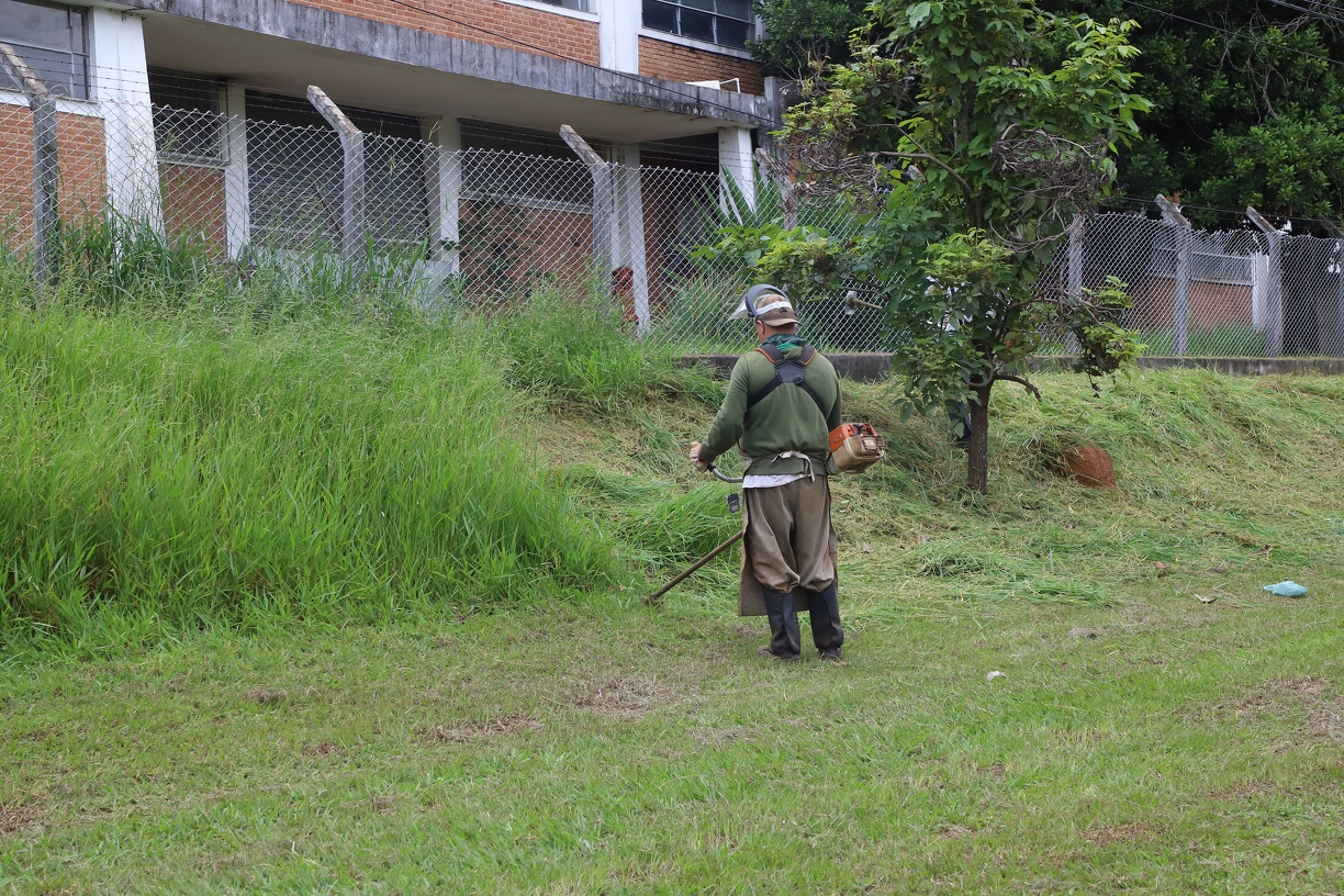 Mutirão de limpeza que percorreu oito bairros na região do Jardim São Marcos, Norte de Campinas, 