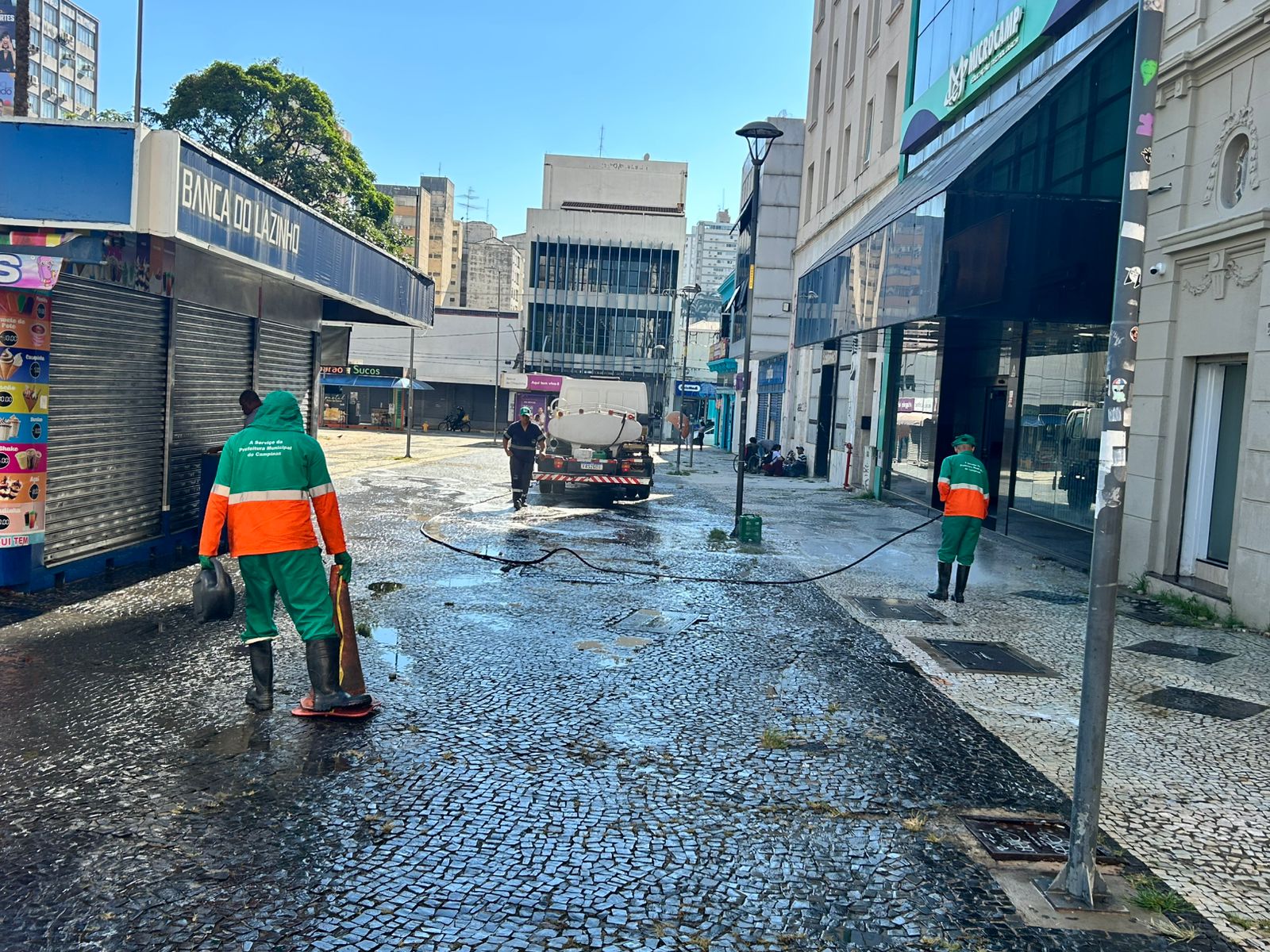 Largo do Rosário recebe lavagem duas vezes por dia