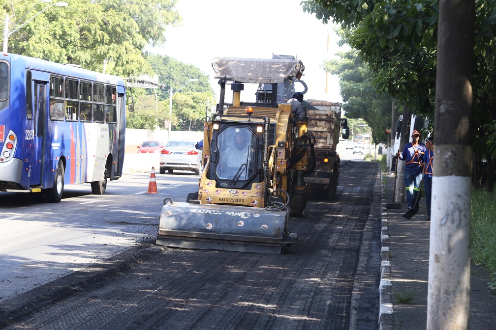 Os motoristas devem ficar atentos à sinalização viária e às orientações dos agentes da Emdec