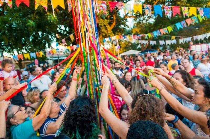 Mastro junino dos pedidos é uma das atrações da festa