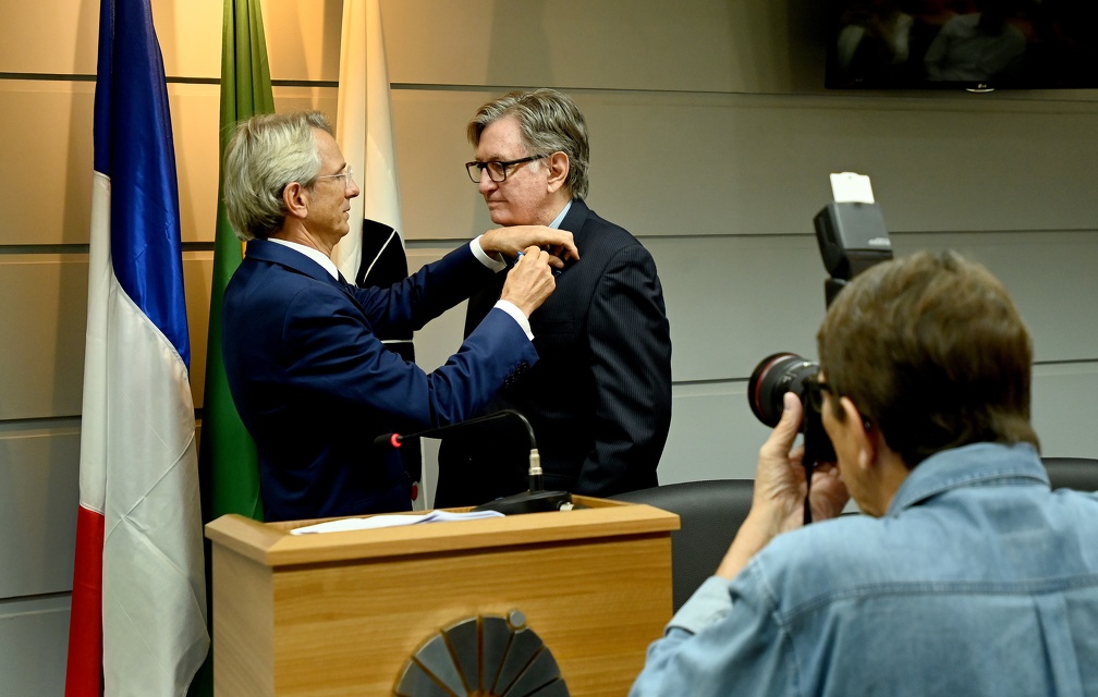 Guazelli recebeu a insígnia da Ordem Nacional do Mérito 