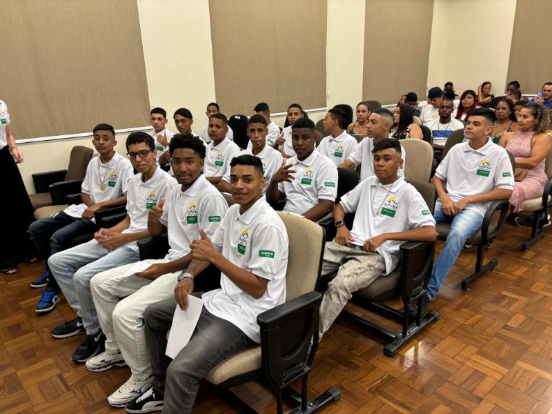 Do trabalho nas ruas ao mercado profissional, com confiança e entusiasmo