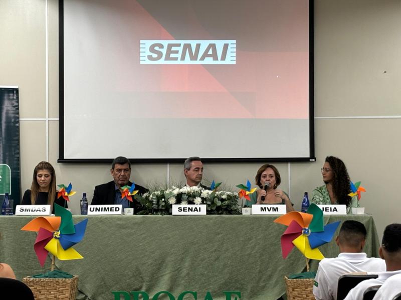 Coordenadores e patrocinadores do programa comemoram mais uma formatura
