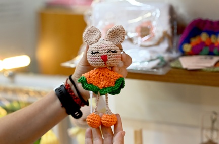 Entre os produtos, é possível encontrar um coelhinho da Páscoa bem fofinho