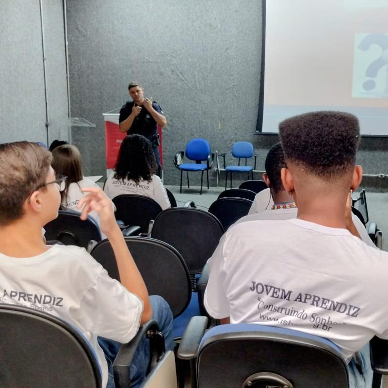 Entrevistas de emprego e escolha de carreira foram alguns dos temas abordados na palestra