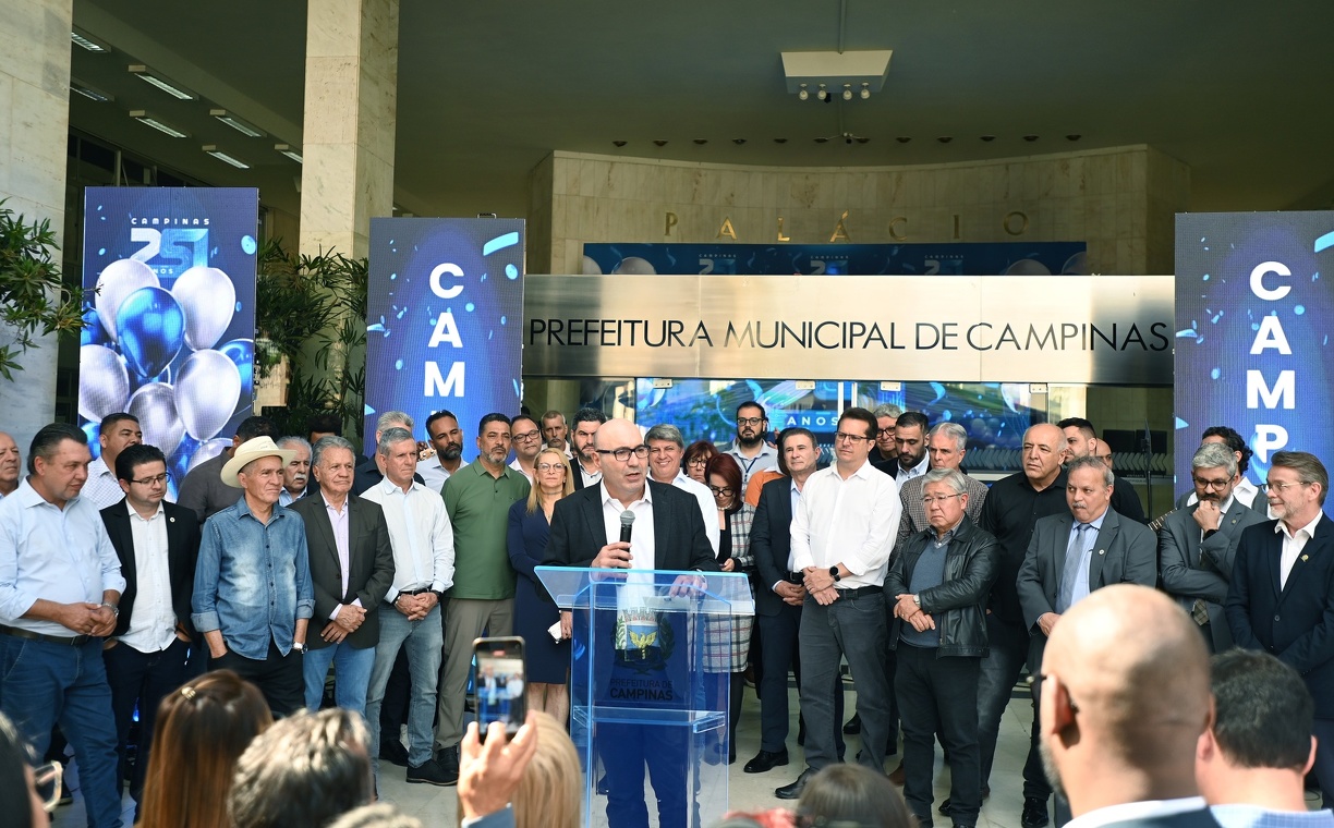 Cumprimentando Campinas, o prefeito listou os avanços da cidade e destacou a redução da fila da Cohab de 42 mil para menos de 14 mil pessoas