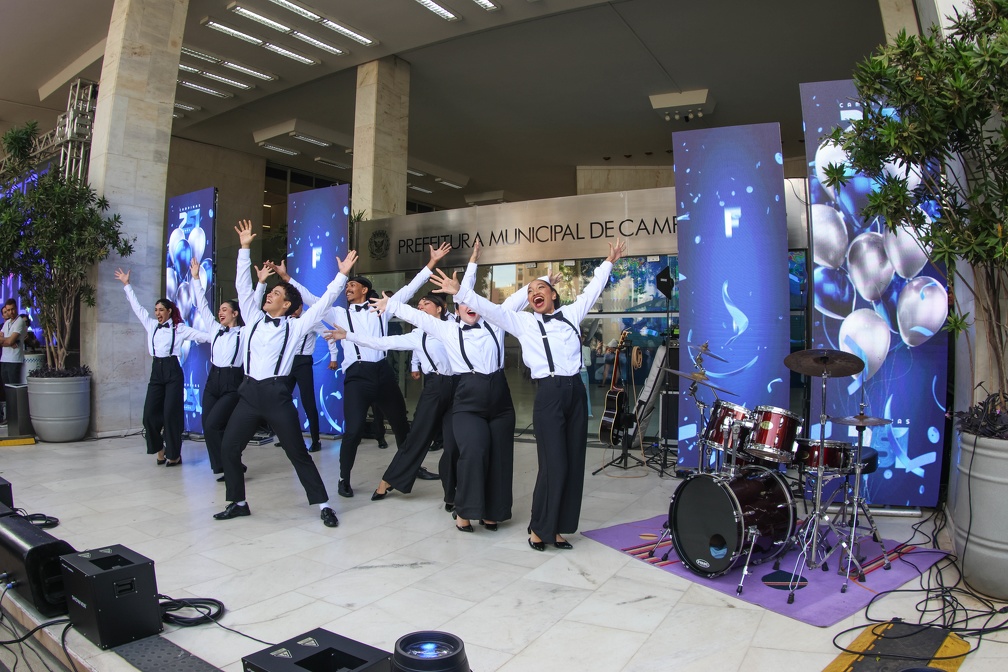 E não pode ter festa sem dança