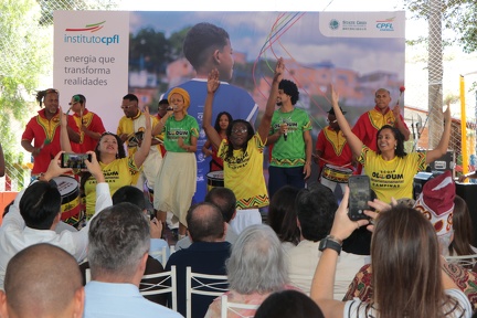 Na Escola Olodum, os alunos terão aulas gratuitas de percussão, canto e dança afro