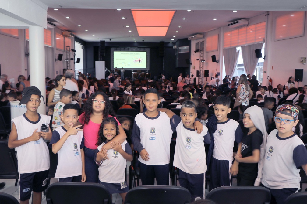 Dia de festa, de reencontrar os amigos e também de ouvir pela primeira vez uma orquestra sinfônica