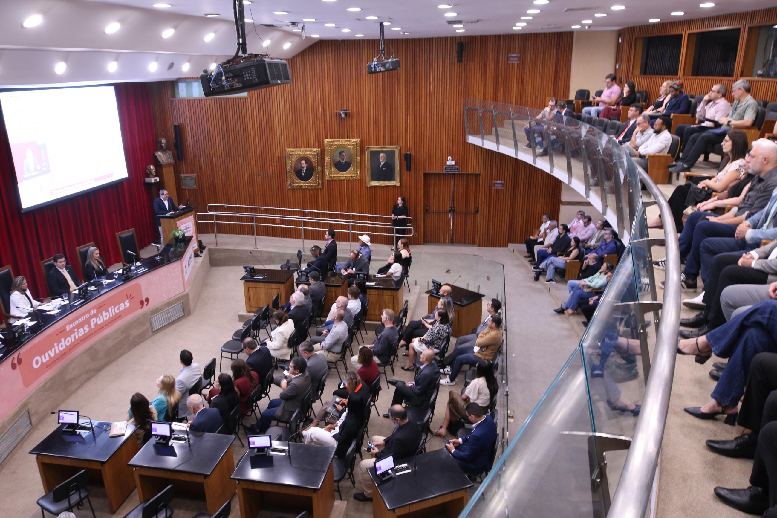 Evento foi realizado na capital paulista e reuniu representantes de diversas esferas 