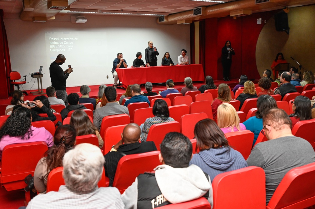 O lançamento do Painel Interativo de Dados do Censo IBGE 2022 aconteceu no Salão Vermelho da Prefeitura na tarde desta quarta-feira
