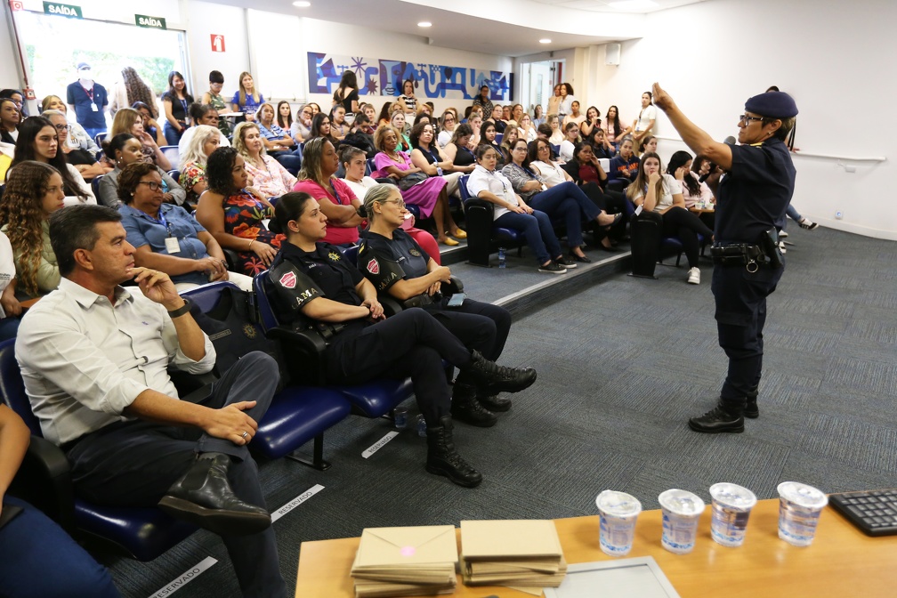 A comandante da GM, Maria de Lourdes, falou do Programa GAMA e da Sala Lilás