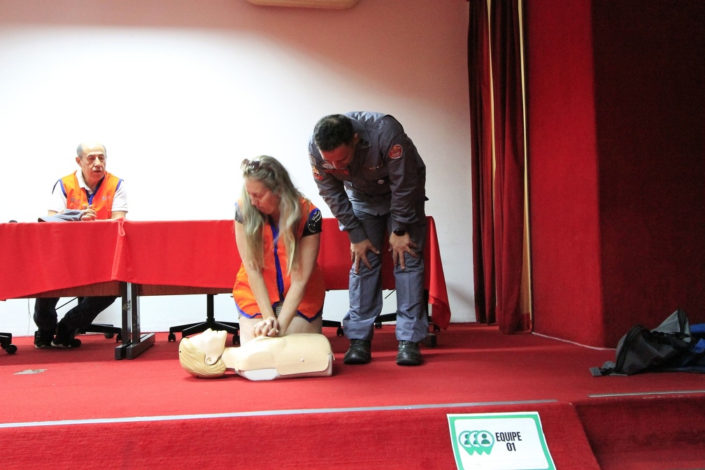 Os participantes também aprenderam como acudir adultos com parada respiratória