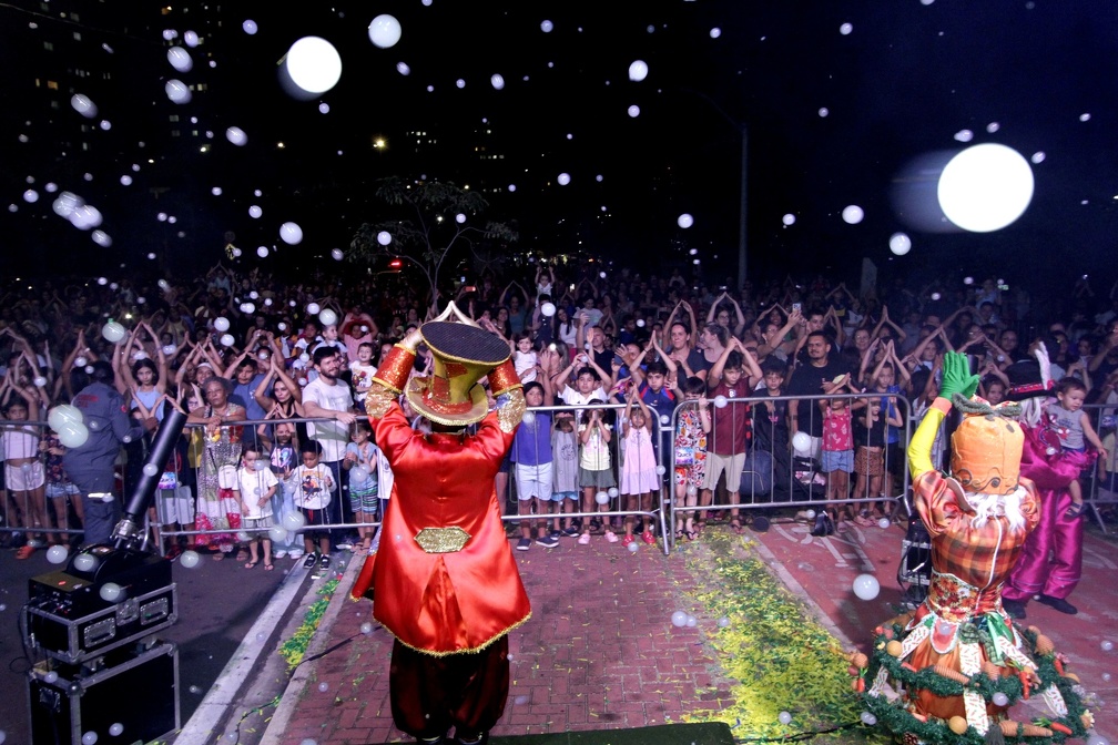 Show leva música, luz e cenografia para retrarar a magia da Páscoa