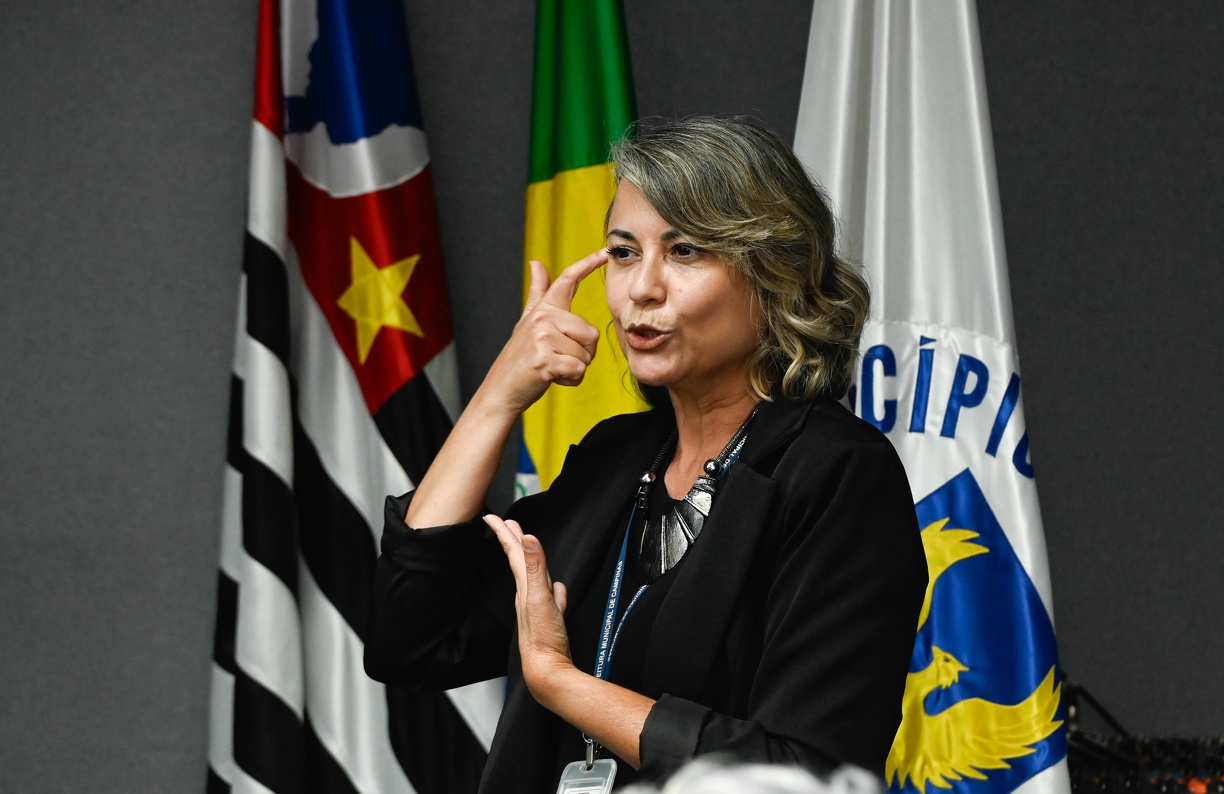 Toda a cerimônia foi traduzida em Libras, ampliando a acessibilidade e a participação de todos os presentes