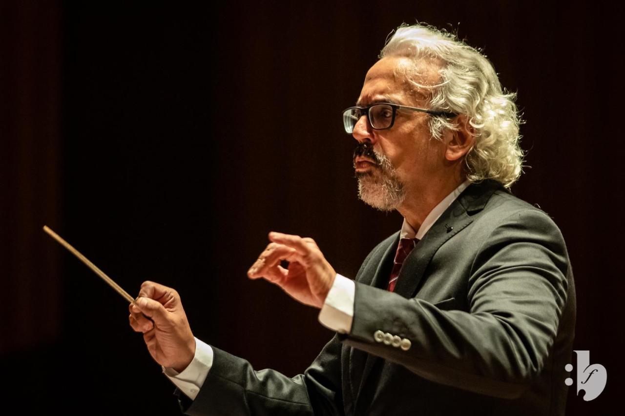 O regente Ricardo Bologna é professor de Percussão e Regência e Diretor Artístico da Orquestra Sinfônica da USP