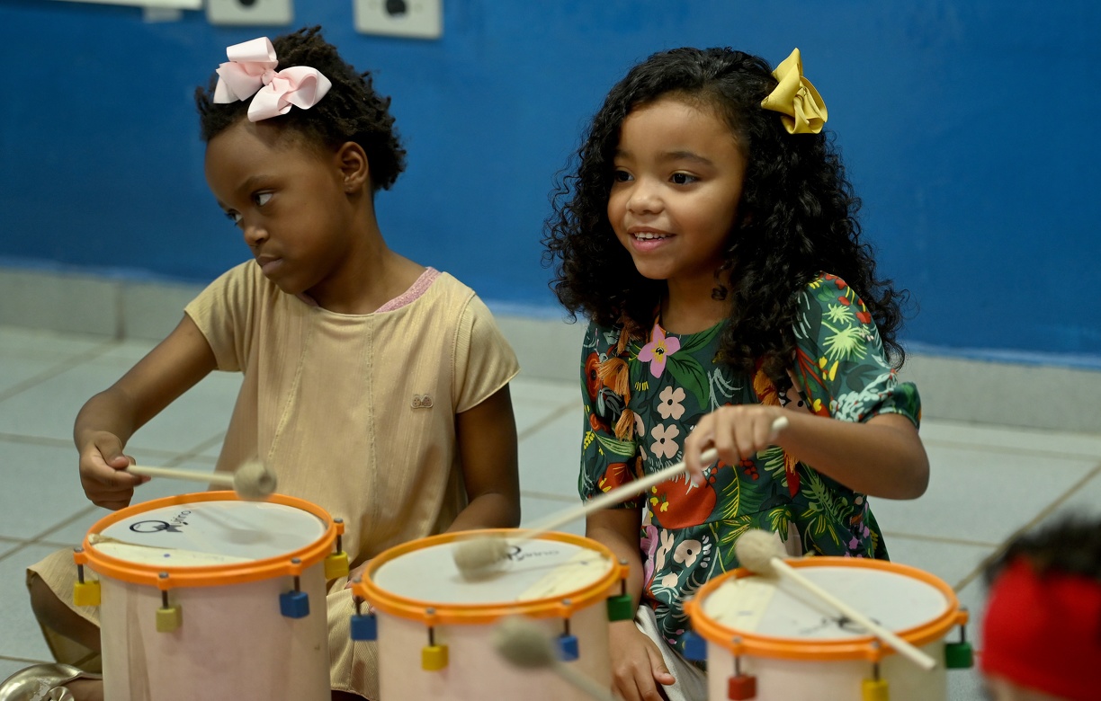 Primeira Nota oferece aulas gratuitas de teoria musical, de canto e de instrumentos de orquestra para crianças e adolescentes