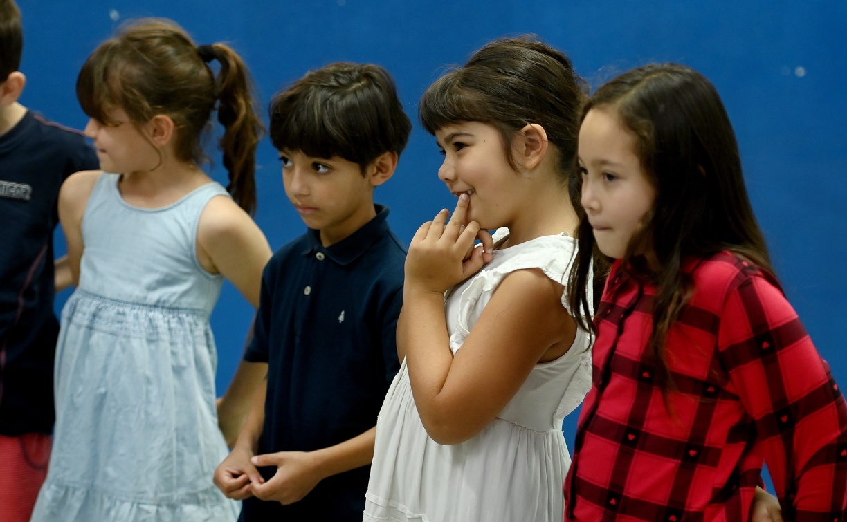 O coral infantil é formado por alunos de 8 a 10 anos