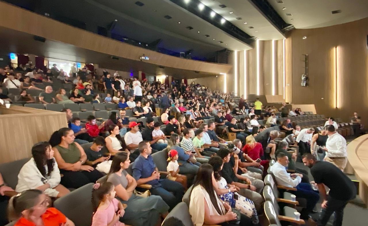 Público prestigiou o lançamento do documentário, que será inscrito em festivais de cinema