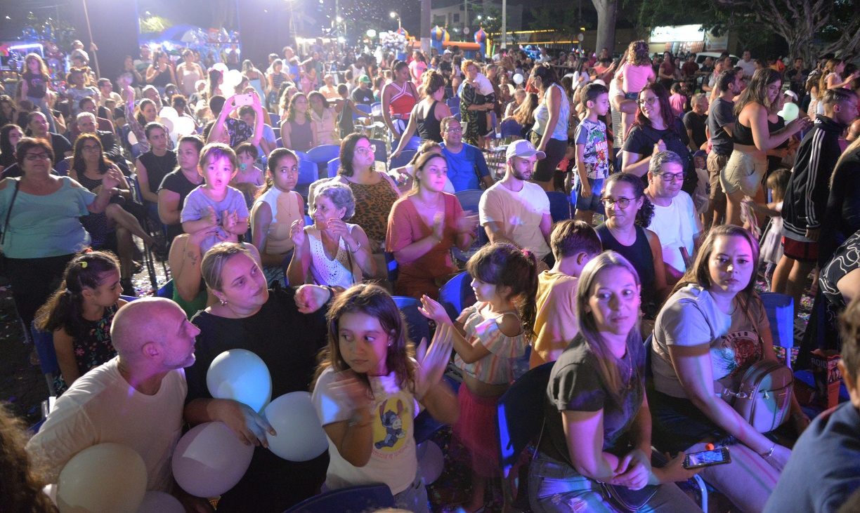 Cerca de 1 mil pessoas acompanharam a festa