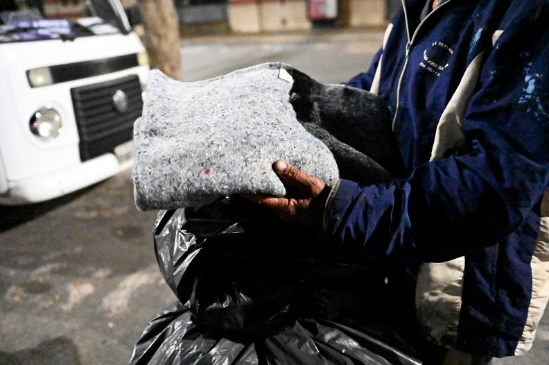Cobertores já estão sendo distribuídos por conta das baixas temperaturas durante a noite