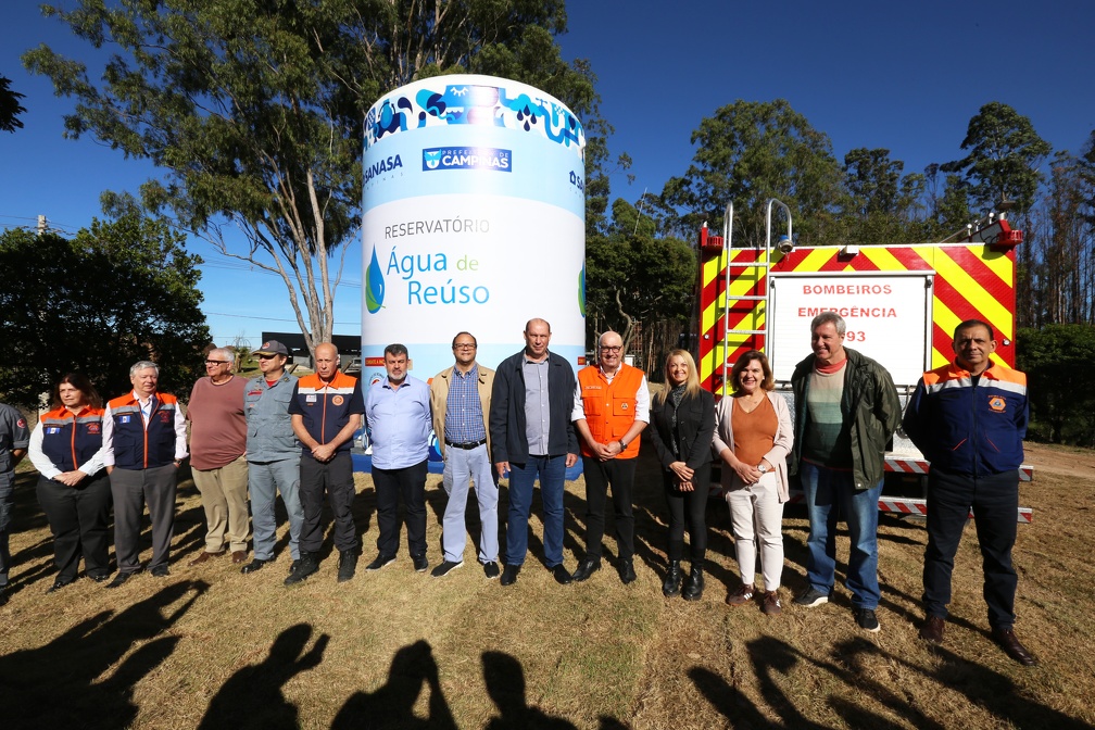 Autoridades participaram da entrega do reservatório na manhã desta sexta-feira, 16