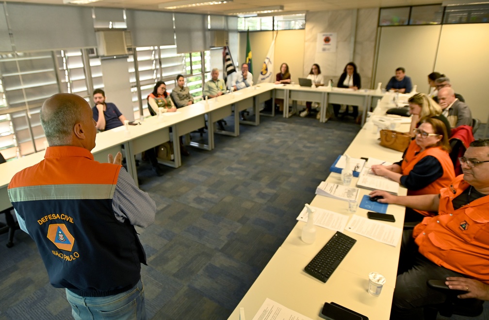 O dever do município de garantir a segurança alimentar mesmo em contextos extremos foi destacado por Vandecleya Moro, secretária municipal de Desenvolvimento e Assistência Social