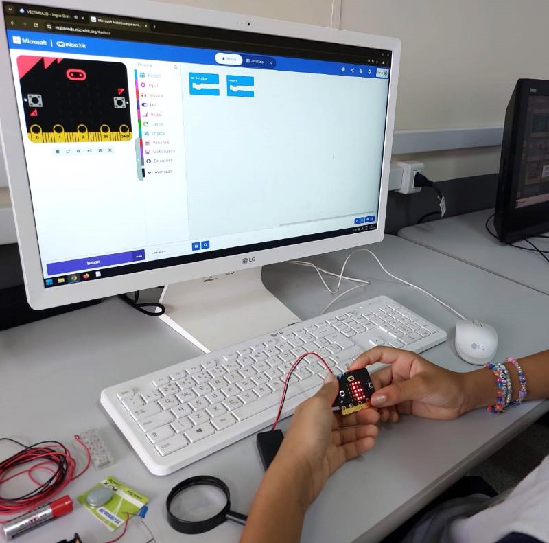 Projeto capacita crianças e adolescentes e promove inclusão digital