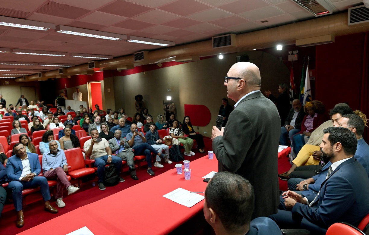 O prefeito Dário Saadi, assinou na manhã desta terça-feira a carta de adesão ao Pacto das Cidades Antirracistas