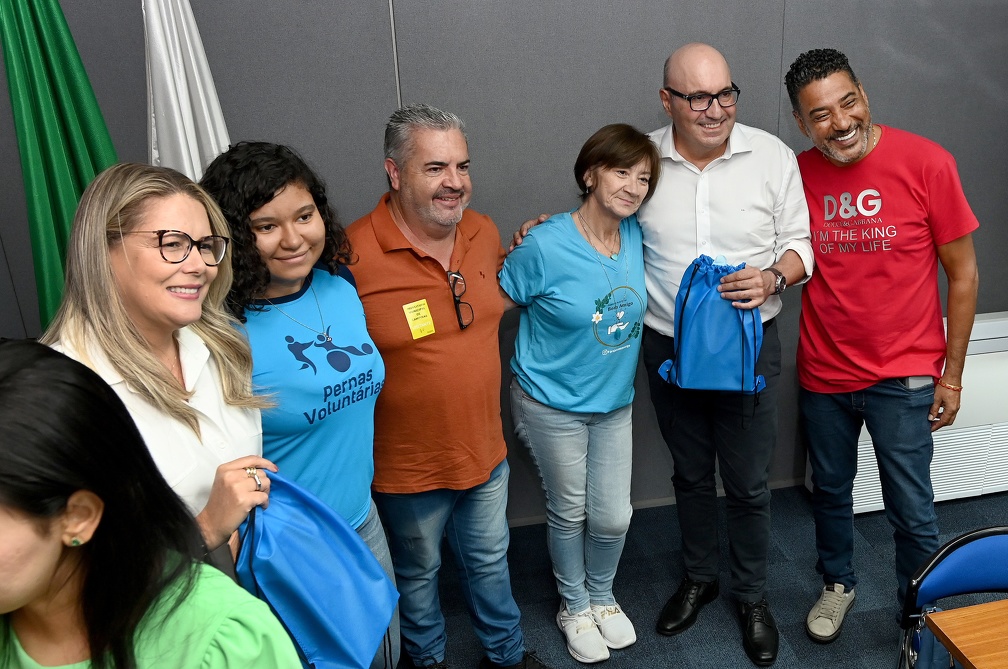 Representantes de ILPIs e integrantes do Conselho Municipal do Idoso acompanharam a cerimônia