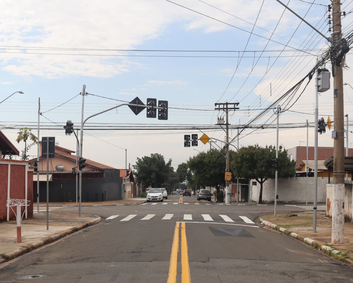 Local tem comércio e escolas e velocidade máxima de 30km/h
