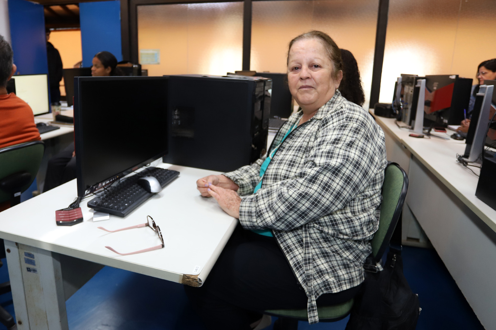 Silvana Ribeiro, de 63 anos, decidiu apostar na Informática Básica para melhorar seu currículo